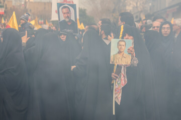 Procesión fúnebre del mártir Seyed Razi Musavi en Teherán