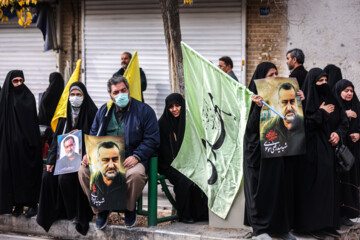 Procesión fúnebre del mártir Seyed Razi Musavi en Teherán