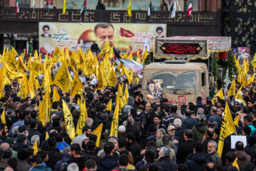 Procesión fúnebre del mártir Seyed Razi Musavi en Teherán