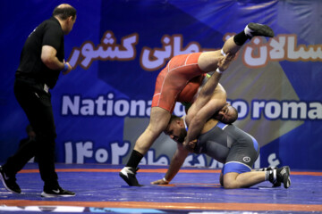 Téhéran (IRNA)-Deuxième journée du championnat national senior de lutte et premier tour de qualification des JO de Paris 2024 ; Elle a eu lieu hier jeudi (28 décembre 2023) dans la salle Shahid Heydarian dans la ville de Qom près de Téhéran. (Photo : Hamid Abédi)

