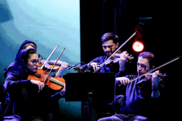 Une très belle soirée a eu lieu avec un concert de l’émient chanteur Alireza Ghorbani, hier jeudi 28 décembre 2023, à l’hôtel Espinas de Téhéran. Alireza Ghorbani de style classique sera sur scène tous les soirs jusqu'au 12 janvier 2024 pour deux séances à 18 et à 22 H, heure de Téhéran, pour enchanter les spectateurs de 7 à 77 ans. (Photo : Asghar Khamseh)