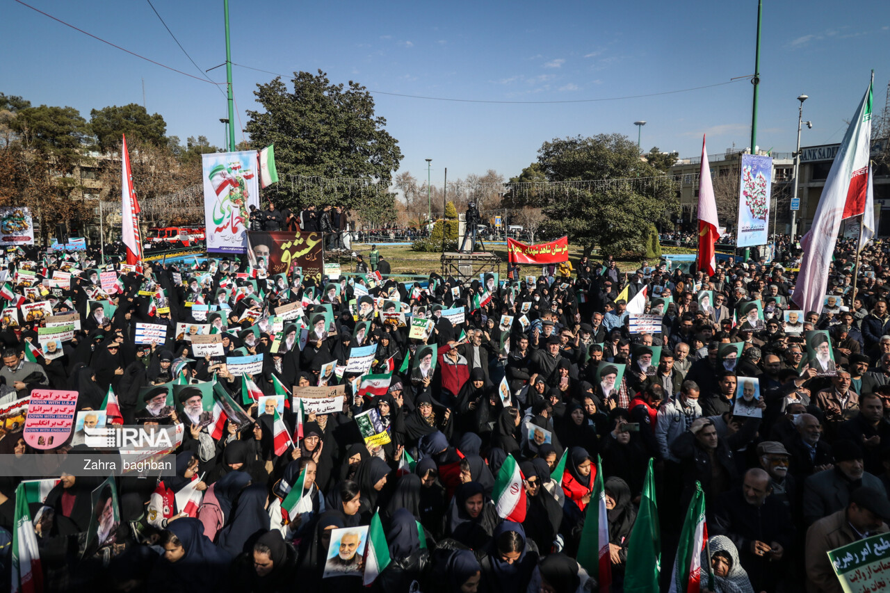 استمرار راه طولانی انقلاب در گرو بصیرت است