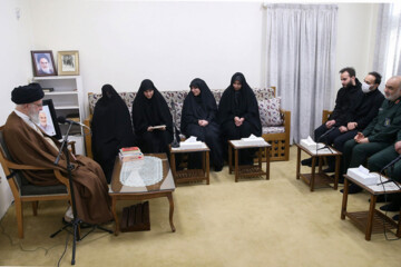L'Ayatollah Khamenei a rencontré la famille du martyr Soleimani