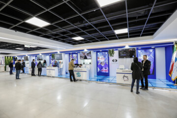 Iran unveils home-made plasma therapy machine