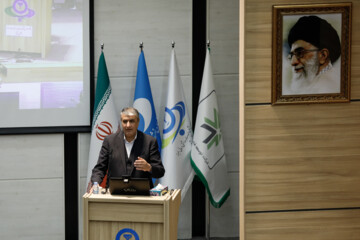 Iran unveils home-made plasma therapy machine