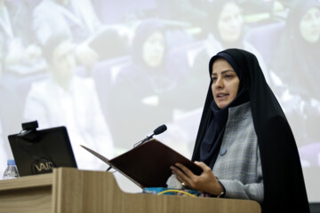 Iran unveils home-made plasma therapy machine