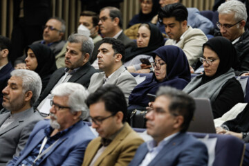 Iran unveils home-made plasma therapy machine