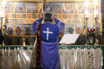 Iranian Christians commemorate the Eucharist at Vank Cathedral