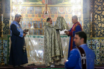 Iranian Christians commemorate the Eucharist at Vank Cathedral