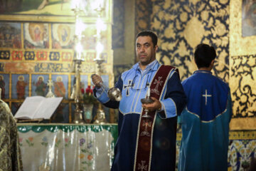 Iranian Christians commemorate the Eucharist at Vank Cathedral