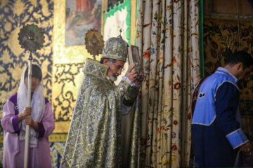 Iranian Christians commemorate the Eucharist at Vank Cathedral