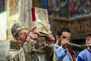 Iranian Christians commemorate the Eucharist at Vank Cathedral