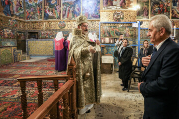 Iranian Christians commemorate the Eucharist at Vank Cathedral