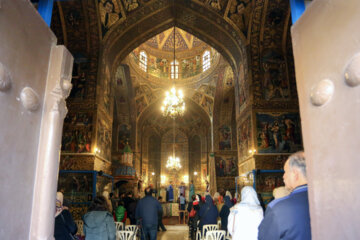 Des chrétiens iraniens participent à la messe du Nouvel An