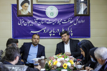 برداشت نمک از بستر خشک دریاچه ارومیه