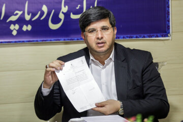 برداشت نمک از بستر خشک دریاچه ارومیه