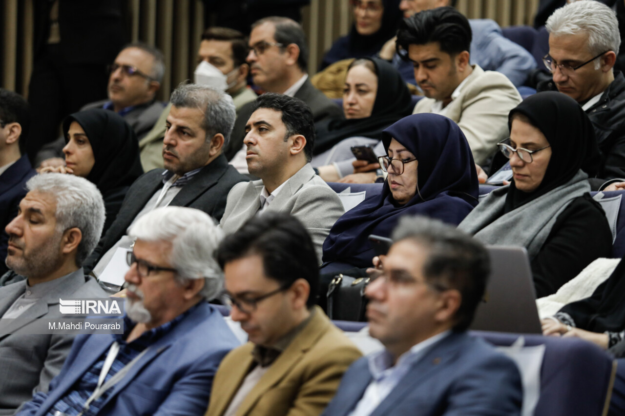 Iran unveils home-made plasma therapy machine