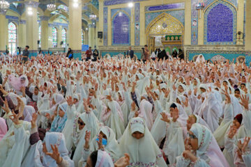La Ceremonia de la Adoración de niñas en Yazd