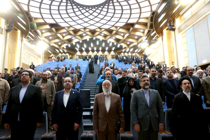 اعطاء تندیس دانشگاه تهران به نمادهای مقاومت