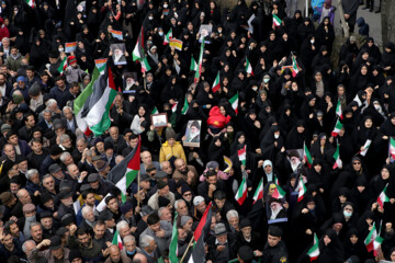 Iraníes marchan para condenar ataques terroristas en Kerman