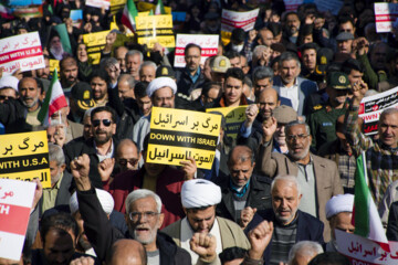 راهپیمایی مردم سمنان در محکومیت حمله تروریستی کرمان