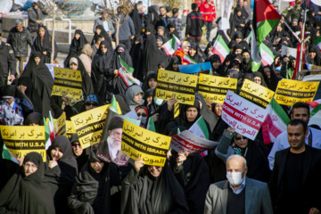 راهپیمایی مردم سمنان در محکومیت حمله تروریستی کرمان