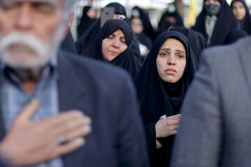 Iraníes marchan para condenar ataques terroristas en Kerman