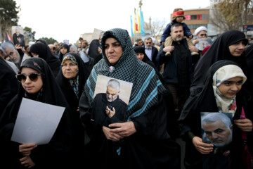 Manifestations dans les villes iraniennes pour condamner l'attaque terroriste de Kerman