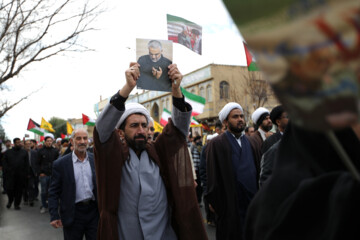 Manifestations dans les villes iraniennes pour condamner l'attaque terroriste de Kerman