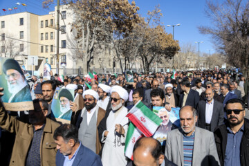 راهپیمایی مردم شهرکرد در محکومیت حمله تروریستی کرمان