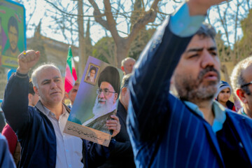 Iraníes marchan para condenar ataques terroristas en Kerman