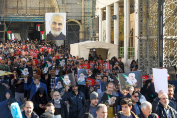 Iraníes marchan para condenar ataques terroristas en Kerman