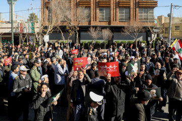 Iraníes marchan para condenar ataques terroristas en Kerman