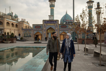 بهار و شهریار در حال گشت و گذار در محله تجریش تهران هستند.