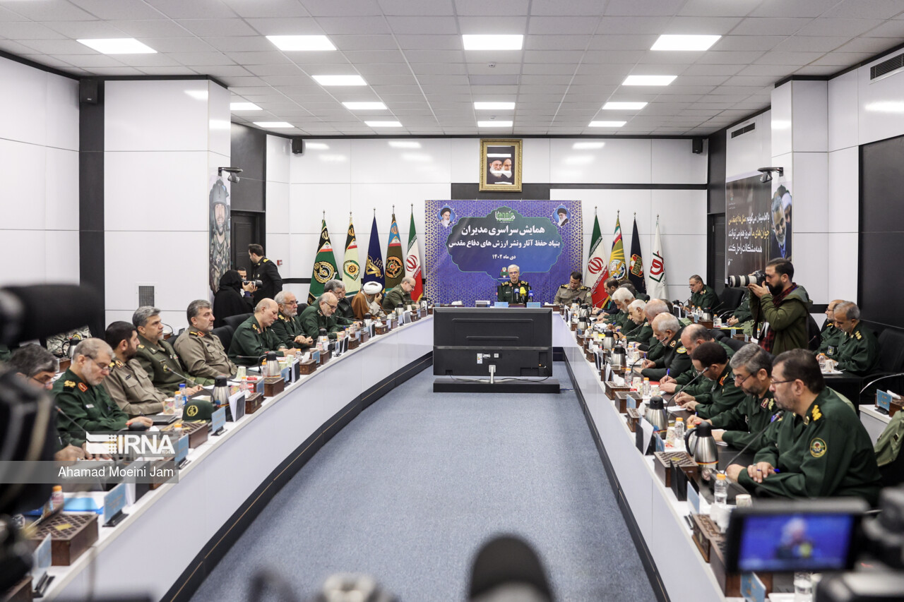 سرلشکر باقری: جذب جوانان و نوجوانان با استفاده از فناوریهای جدید توسعه یابد سرلشکر باقری: جذب جوانان و نوجوانان با استفاده از فناوریهای جدید توسعه یابد