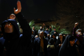 Un groupe des habitants de Téhéran s'est rassemblé vendredi soir (12 janvier 2024) devant l'ambassade britannique à Téhéran pour protester contre l'agression militaire des États-Unis et de 9 autres pays contre les positions d'Ansarallah du Yémen qui soutient le peuple opprimé de la bande de Gaza et de sa résistance face à la machine de tuerie et génocidaire d’Israël. (Photo : Payam Thani)