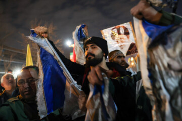 Protestas frente a la embajada británica en Teherán
