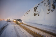 تردد وسایل نقلیه  از کرج تا تونل کندوان میسر است / بارش برف در جاده چالوس