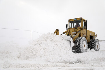 برف راه ۳۰ روستای «چاراویماق» را بست