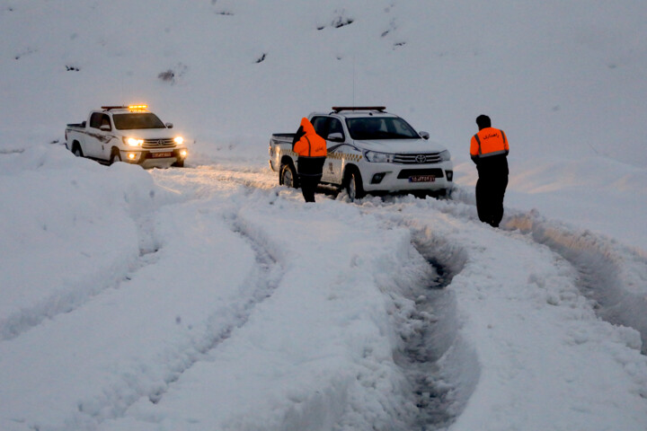 امدادرسانی به حادثهدیدگان در ۱۵ استان/رهاسازی ۱۲۹ خودروی گرفتار در برف و کولاک
