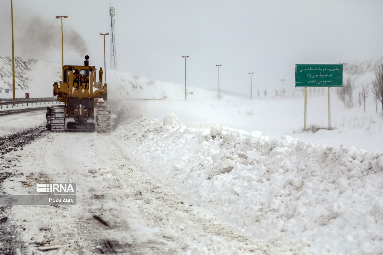 برق روستاهای محاصره شده در برف وصل شده است