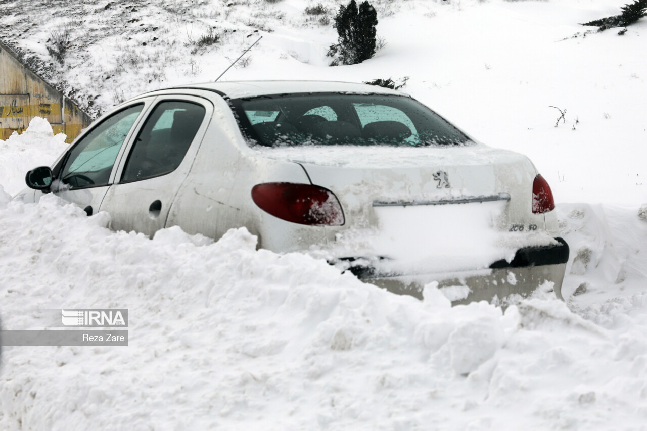 ۴۸ خودرو گرفتار در برف رهاسازی شد/ اسکان اضطراری ۱۲۰ مسافر در راهدارخانه‌ها