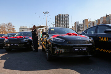 De nouveaux taxis électriques dévoilés à Téhéran 