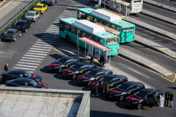 Presentación de taxis eléctricos en Teherán