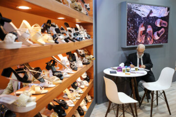 L'industrie du cuir et des chaussures présentée lors d’une foire-expo à Qom 