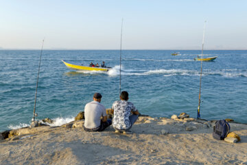 Travel to Hengam island