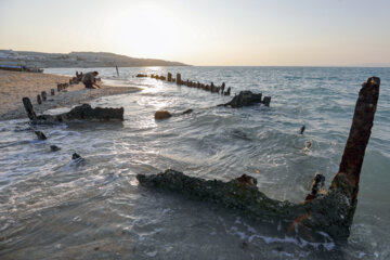 Travel to Hengam island