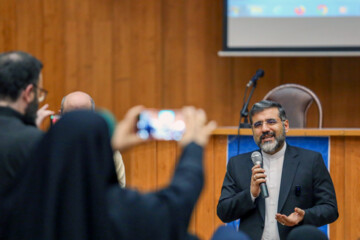  «محمدمهدی اسماعیلی» وزیر فرهنگ و ارشاد اسلامی از دوره تربیت مربی روخوانی و روانخوانی قرآن کریم در قزوین بازدید کرد.  