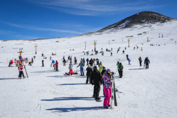 Ouverture de la station de ski de Tochal à Téhéran