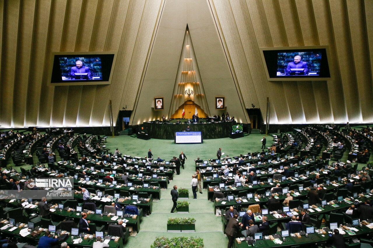 İran: Her meclis sandalyesi için 48 kişinin adaylığı onaylandı
